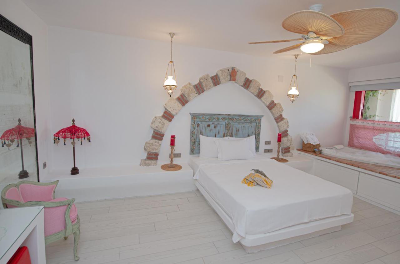 Villa Taraca Alacati Romantik Otel (Adults Only) Exterior photo